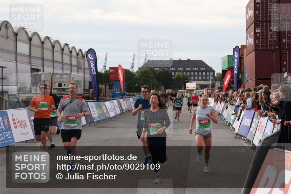 03.10.2025 - Köhlbrandbrückenlauf Julia Fischer http://msf.ph/oto/9029109 03.10.2025 16:07:31 Ziel 7056, 7071, 7093, 7172, 7365, 7402, 7434, 7499, 8745, 8919, 9018, 9261 meine-sportfotos.de