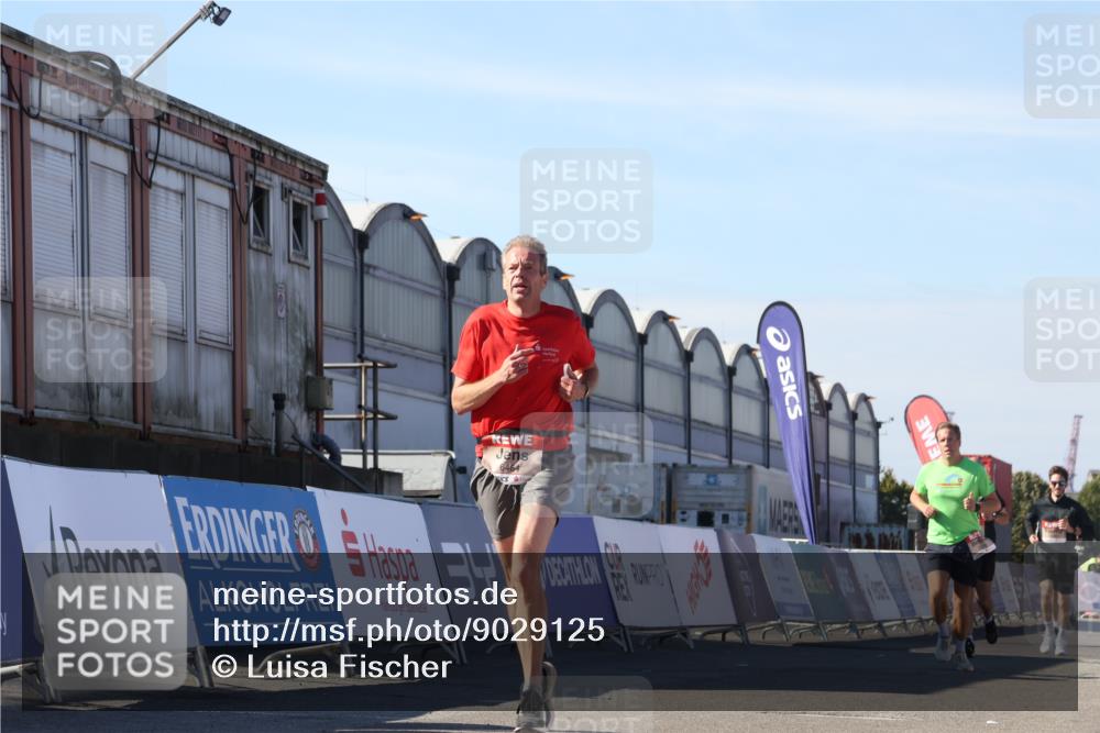 03.10.2025 - Köhlbrandbrückenlauf Luisa Fischer http://msf.ph/oto/9029125 03.10.2025 13:00:51 Ziel 4018, 4177, 4763, 4820, 6042, 6464, 6525 meine-sportfotos.de