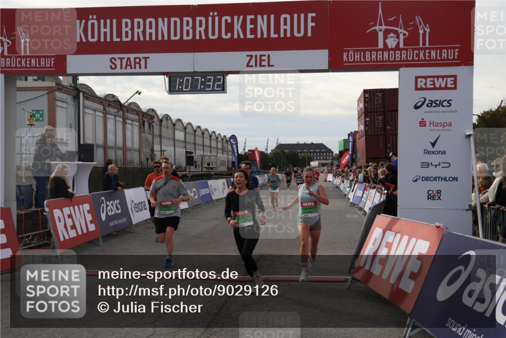 03.10.2025 - Köhlbrandbrückenlauf Julia Fischer http://msf.ph/oto/9029126 03.10.2025 16:07:32 Ziel 7056, 7071, 7172, 7365, 7402, 7434, 7499, 8745, 8919, 9018, 9261 meine-sportfotos.de