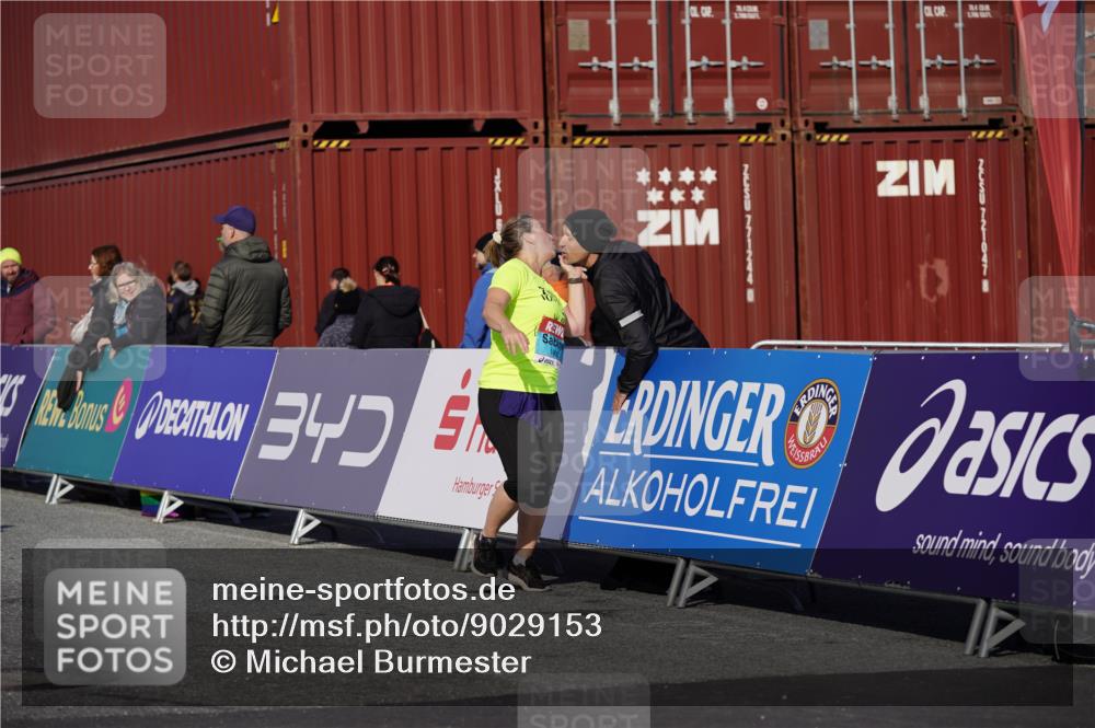 03.10.2025 - Köhlbrandbrückenlauf Michael Burmester http://msf.ph/oto/9029153 03.10.2025 10:33:51 Ziel 1800, 1991, 2600, 2652, 3142, 3604 meine-sportfotos.de