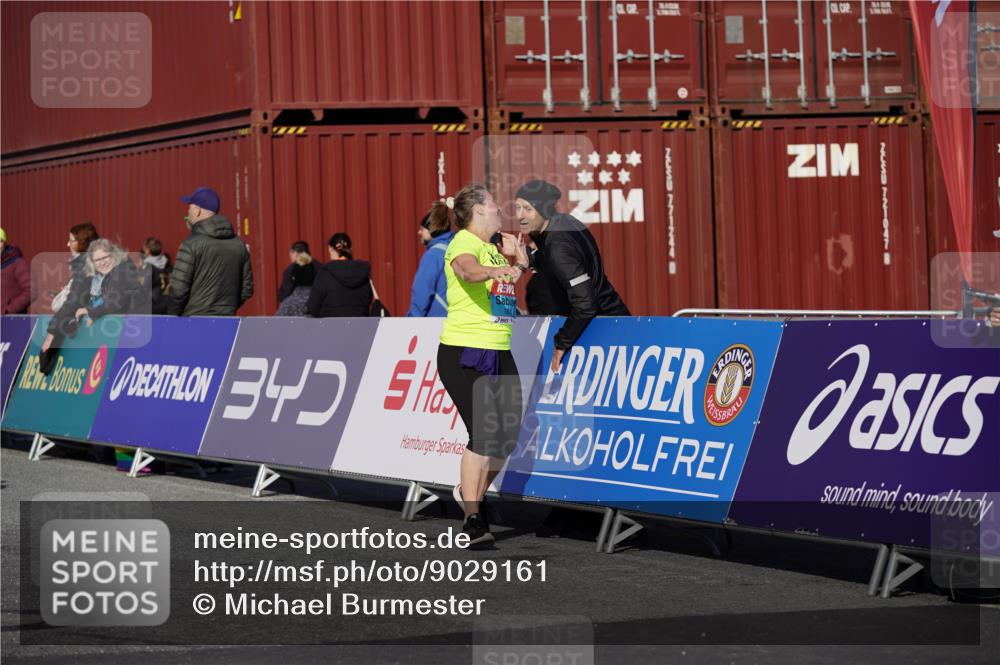 03.10.2025 - Köhlbrandbrückenlauf Michael Burmester http://msf.ph/oto/9029161 03.10.2025 10:33:52 Ziel 1800, 1991, 2600, 2652, 3142, 3604 meine-sportfotos.de