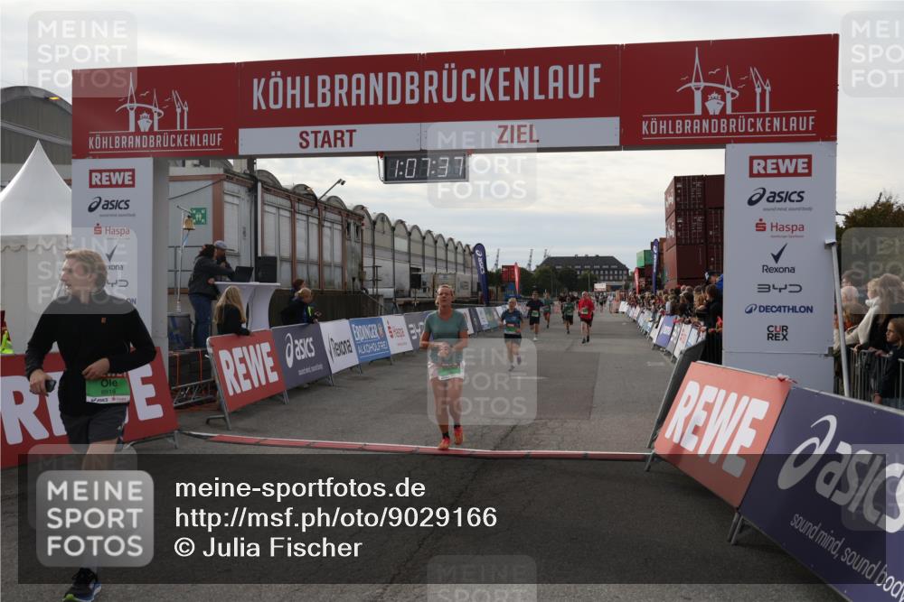 03.10.2025 - Köhlbrandbrückenlauf Julia Fischer http://msf.ph/oto/9029166 03.10.2025 16:07:37 Ziel 7056, 7071, 7172, 7179, 7365, 7499, 8745, 8862, 8919, 9020, 9456, 9457 meine-sportfotos.de