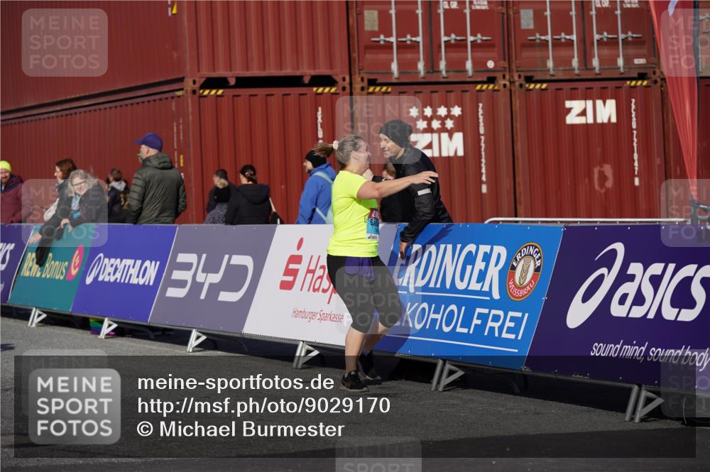 03.10.2025 - Köhlbrandbrückenlauf Michael Burmester http://msf.ph/oto/9029170 03.10.2025 10:33:52 Ziel 1800, 1991, 2600, 2652, 3142, 3604 meine-sportfotos.de