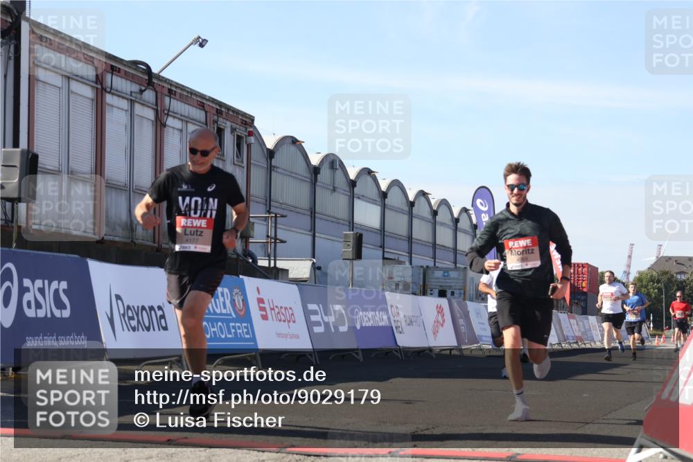 03.10.2025 - Köhlbrandbrückenlauf Luisa Fischer http://msf.ph/oto/9029179 03.10.2025 13:00:56 Ziel 4069, 4177, 4407, 4425, 4512, 4820, 6042, 6464, 6525 meine-sportfotos.de