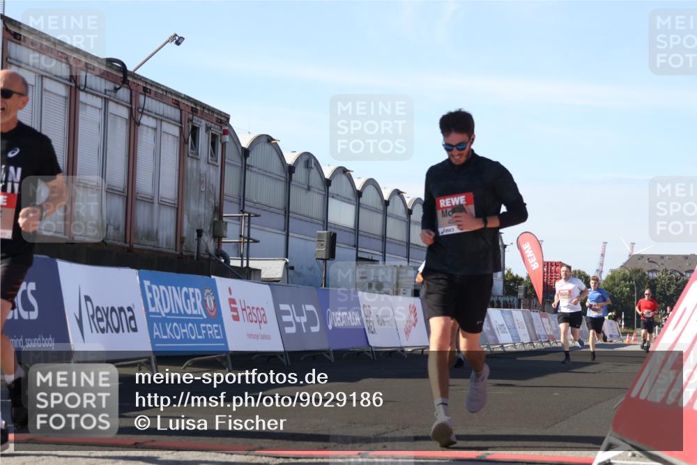 03.10.2025 - Köhlbrandbrückenlauf Luisa Fischer http://msf.ph/oto/9029186 03.10.2025 13:00:57 Ziel 4069, 4177, 4407, 4425, 4512, 4820, 6042, 6464, 6525 meine-sportfotos.de