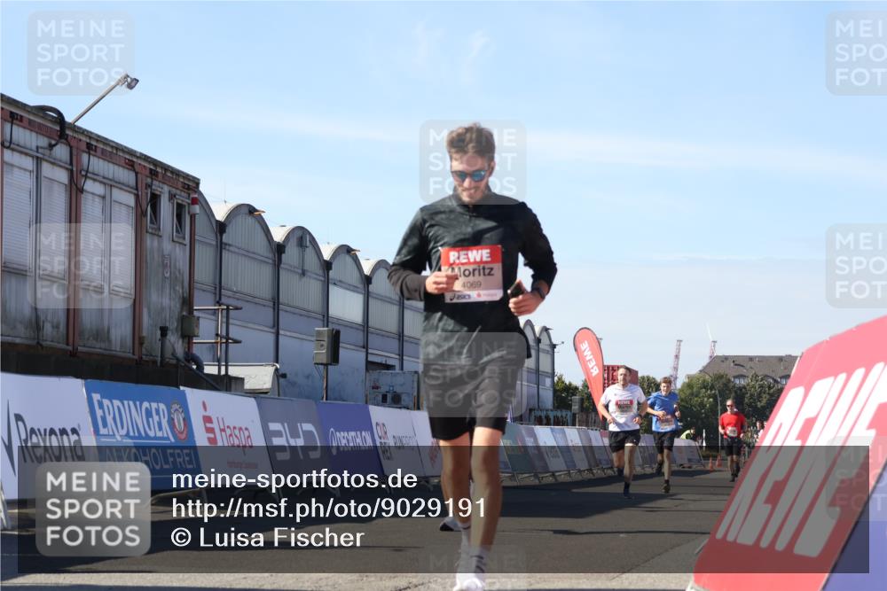 03.10.2025 - Köhlbrandbrückenlauf Luisa Fischer http://msf.ph/oto/9029191 03.10.2025 13:00:57 Ziel 4069, 4177, 4407, 4425, 4512, 4820, 6042, 6464, 6525 meine-sportfotos.de