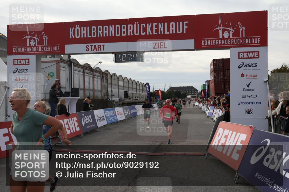 03.10.2025 - Köhlbrandbrückenlauf Julia Fischer http://msf.ph/oto/9029192 03.10.2025 16:07:41 Ziel 7056, 7071, 7172, 7179, 7365, 7499, 7674, 8745, 8862, 8919, 9020, 9456, 9457 meine-sportfotos.de