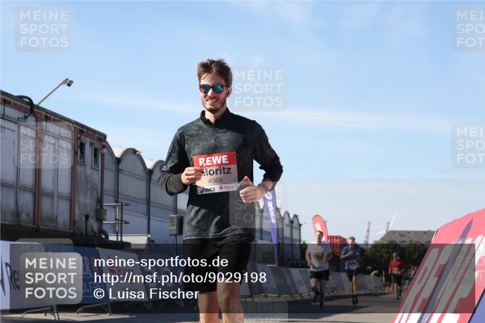 03.10.2025 - Köhlbrandbrückenlauf Luisa Fischer http://msf.ph/oto/9029198 03.10.2025 13:00:58 Ziel 4069, 4140, 4177, 4407, 4425, 4512, 4820, 6042, 6464 meine-sportfotos.de