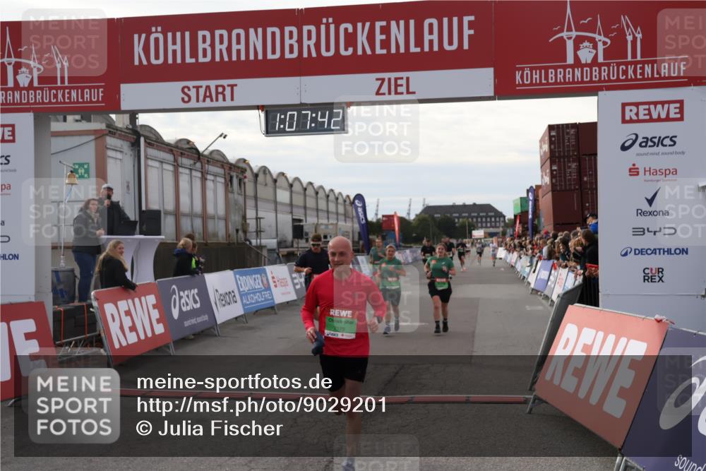 03.10.2025 - Köhlbrandbrückenlauf Julia Fischer http://msf.ph/oto/9029201 03.10.2025 16:07:42 Ziel 7056, 7071, 7172, 7179, 7365, 7499, 7588, 7674, 8035, 8745, 8862, 8919, 9020, 9456, 9457 meine-sportfotos.de