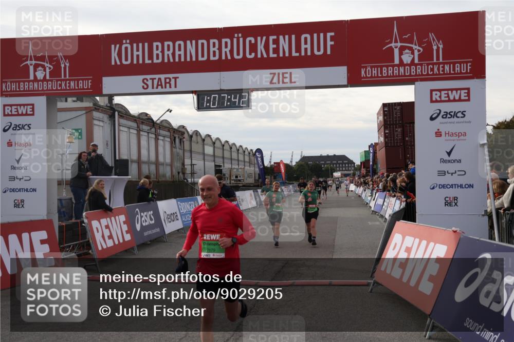 03.10.2025 - Köhlbrandbrückenlauf Julia Fischer http://msf.ph/oto/9029205 03.10.2025 16:07:42 Ziel 7056, 7071, 7172, 7179, 7365, 7499, 7588, 7674, 8035, 8745, 8862, 8919, 9020, 9456, 9457 meine-sportfotos.de