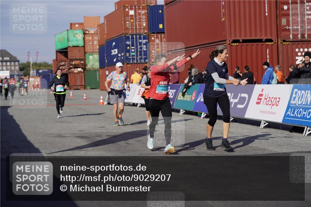 03.10.2025 - Köhlbrandbrückenlauf Michael Burmester http://msf.ph/oto/9029207 03.10.2025 10:33:54 Ziel 1800, 1991, 2600, 2652, 3142, 3604 meine-sportfotos.de