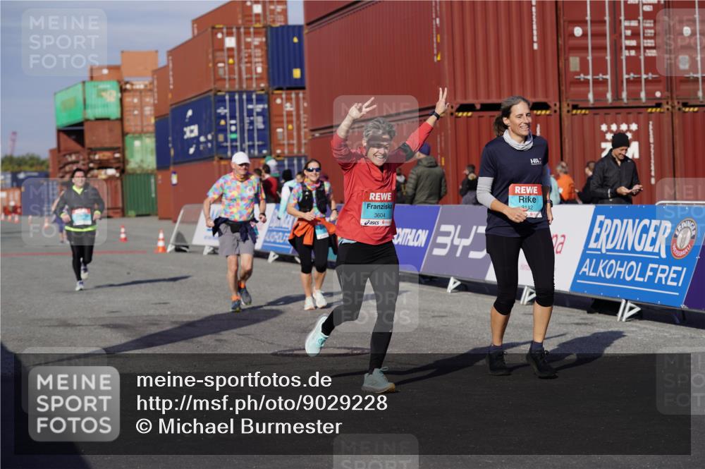 03.10.2025 - Köhlbrandbrückenlauf Michael Burmester http://msf.ph/oto/9029228 03.10.2025 10:33:55 Ziel 1800, 1991, 2600, 2652, 3142, 3604 meine-sportfotos.de