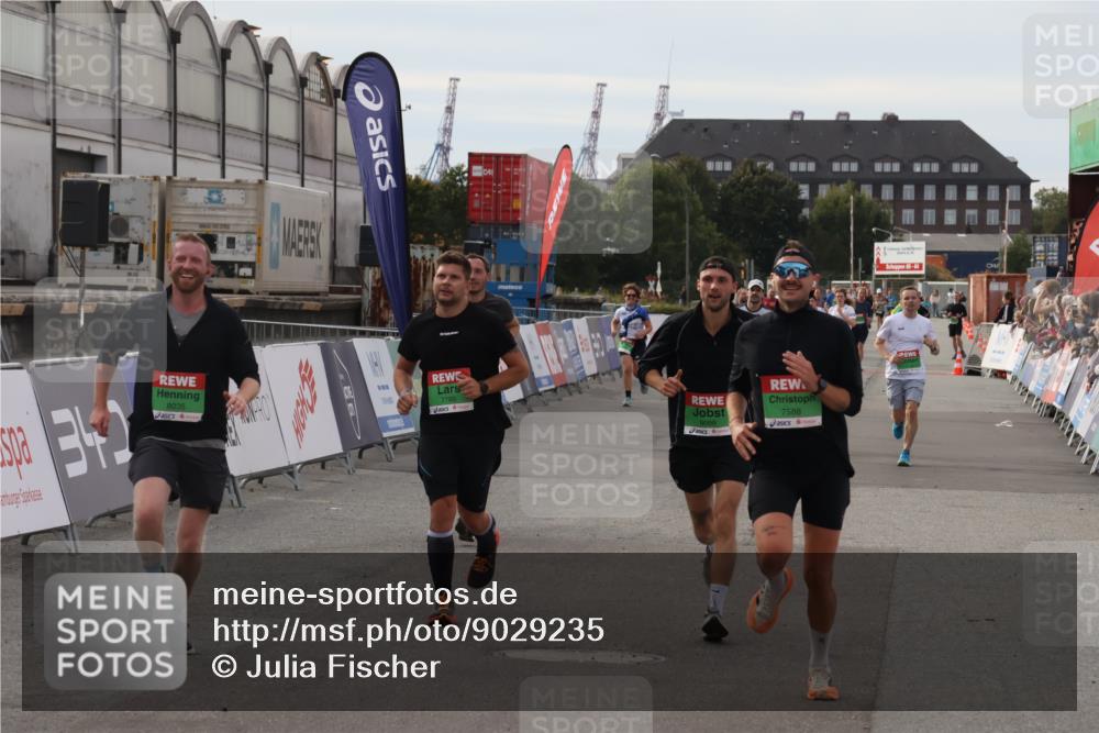 03.10.2025 - Köhlbrandbrückenlauf Julia Fischer http://msf.ph/oto/9029235 03.10.2025 16:07:47 Ziel 7179, 7588, 7674, 7763, 7780, 8035, 8862, 9020, 9099, 9456, 9457 meine-sportfotos.de
