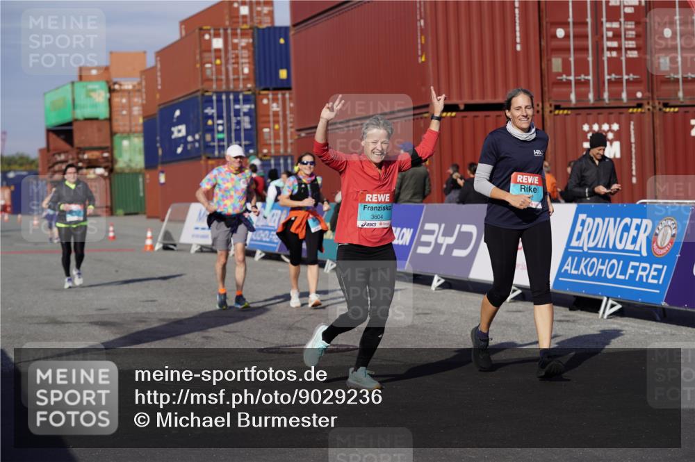 03.10.2025 - Köhlbrandbrückenlauf Michael Burmester http://msf.ph/oto/9029236 03.10.2025 10:33:55 Ziel 1800, 1991, 2600, 2652, 3142, 3604 meine-sportfotos.de
