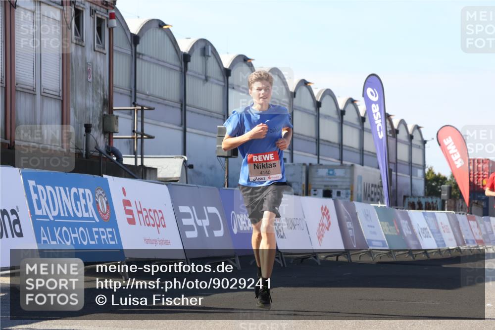03.10.2025 - Köhlbrandbrückenlauf Luisa Fischer http://msf.ph/oto/9029241 03.10.2025 13:01:03 Ziel 4039, 4069, 4140, 4177, 4407, 4425, 4512, 4820 meine-sportfotos.de