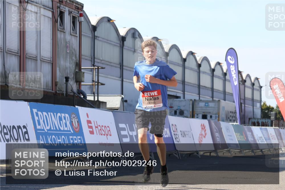 03.10.2025 - Köhlbrandbrückenlauf Luisa Fischer http://msf.ph/oto/9029246 03.10.2025 13:01:03 Ziel 4039, 4069, 4140, 4177, 4407, 4425, 4512, 4820 meine-sportfotos.de