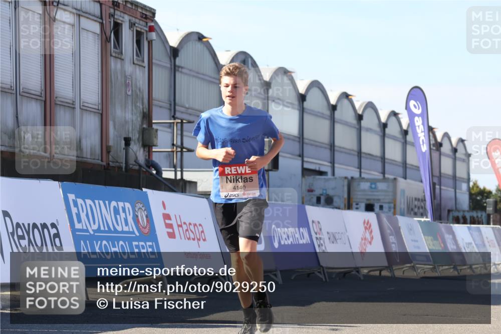 03.10.2025 - Köhlbrandbrückenlauf Luisa Fischer http://msf.ph/oto/9029250 03.10.2025 13:01:03 Ziel 4039, 4069, 4140, 4177, 4407, 4425, 4512, 4820 meine-sportfotos.de