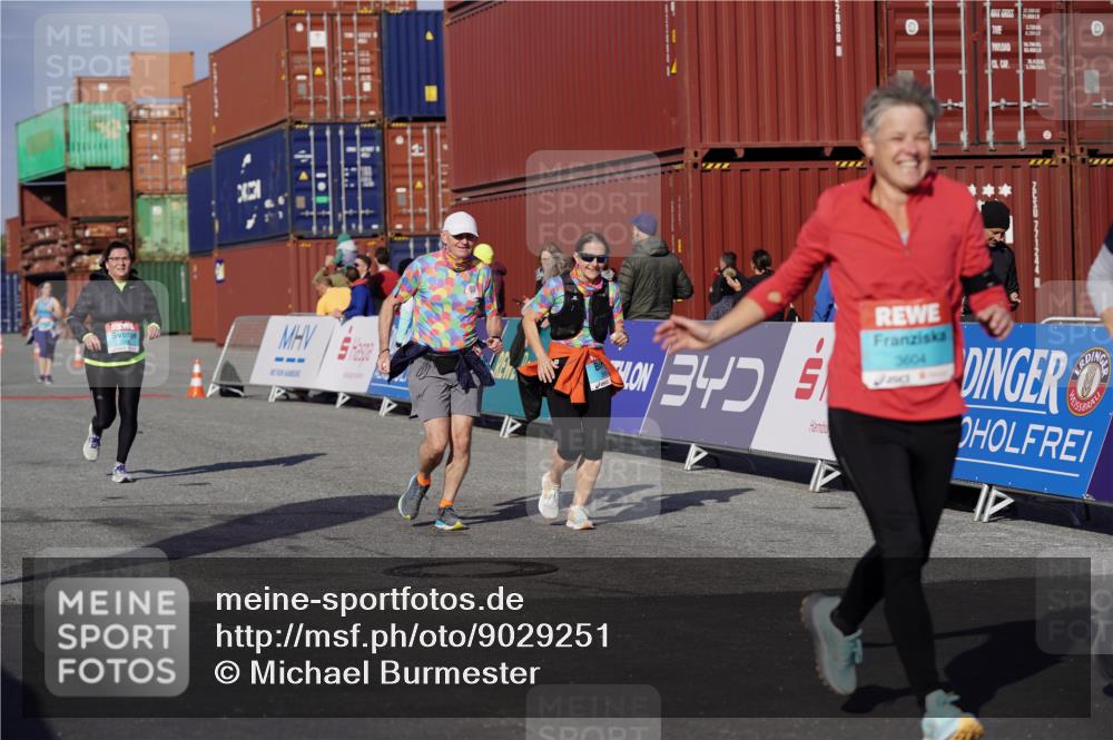 03.10.2025 - Köhlbrandbrückenlauf Michael Burmester http://msf.ph/oto/9029251 03.10.2025 10:33:56 Ziel 1800, 1991, 2600, 2652, 3142, 3604 meine-sportfotos.de