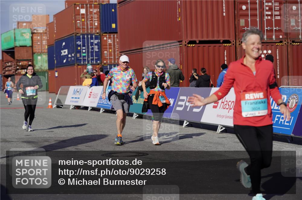 03.10.2025 - Köhlbrandbrückenlauf Michael Burmester http://msf.ph/oto/9029258 03.10.2025 10:33:56 Ziel 1800, 1991, 2600, 2652, 3142, 3604 meine-sportfotos.de