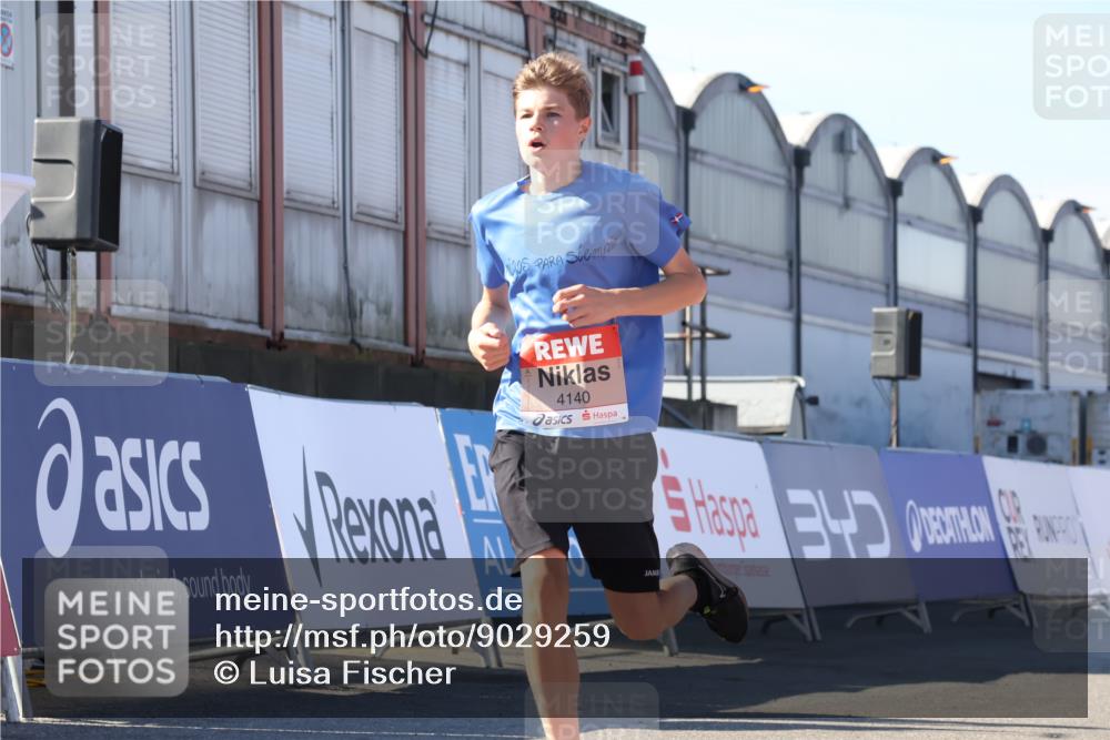 03.10.2025 - Köhlbrandbrückenlauf Luisa Fischer http://msf.ph/oto/9029259 03.10.2025 13:01:04 Ziel 4039, 4069, 4140, 4177, 4407, 4425, 4512, 4820, 5779 meine-sportfotos.de