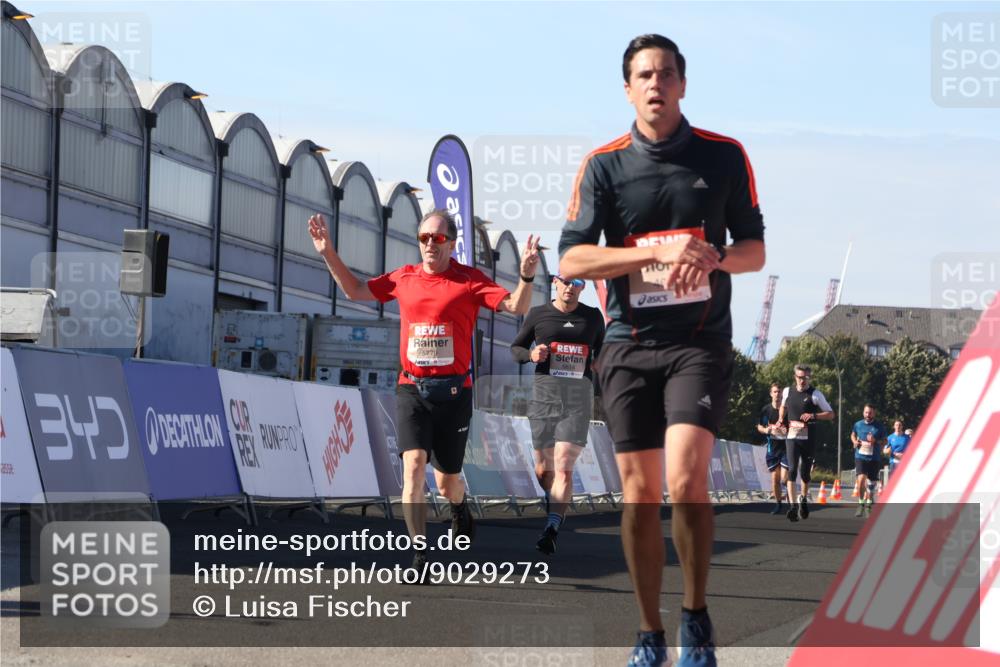 03.10.2025 - Köhlbrandbrückenlauf Luisa Fischer http://msf.ph/oto/9029273 03.10.2025 13:01:06 Ziel 4039, 4069, 4140, 4177, 4407, 4425, 4512, 4820, 5779, 6614 meine-sportfotos.de