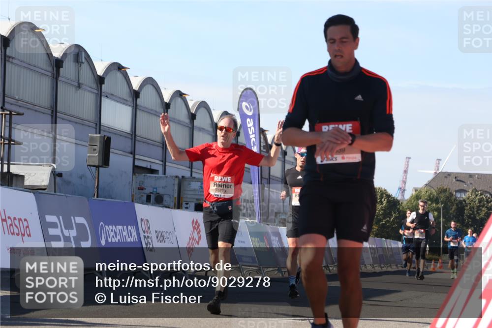 03.10.2025 - Köhlbrandbrückenlauf Luisa Fischer http://msf.ph/oto/9029278 03.10.2025 13:01:06 Ziel 4039, 4069, 4140, 4177, 4407, 4425, 4512, 4820, 5779, 6614 meine-sportfotos.de