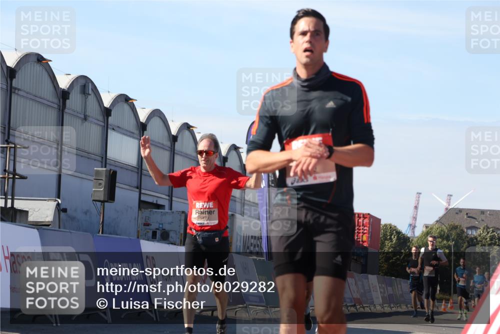 03.10.2025 - Köhlbrandbrückenlauf Luisa Fischer http://msf.ph/oto/9029282 03.10.2025 13:01:07 Ziel 4039, 4069, 4140, 4177, 4407, 4425, 4512, 5779, 6614 meine-sportfotos.de
