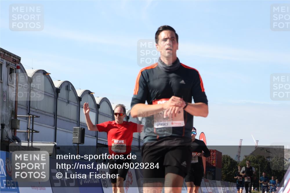 03.10.2025 - Köhlbrandbrückenlauf Luisa Fischer http://msf.ph/oto/9029284 03.10.2025 13:01:07 Ziel 4039, 4069, 4140, 4177, 4407, 4425, 4512, 5779, 6614 meine-sportfotos.de