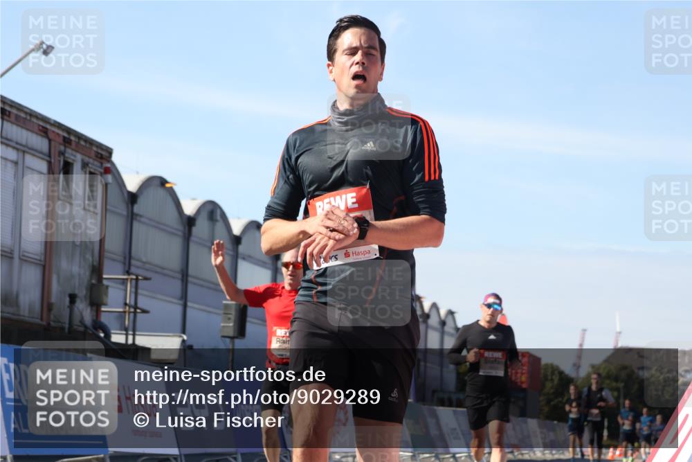03.10.2025 - Köhlbrandbrückenlauf Luisa Fischer http://msf.ph/oto/9029289 03.10.2025 13:01:07 Ziel 4039, 4069, 4140, 4177, 4407, 4425, 4512, 5779, 6614 meine-sportfotos.de