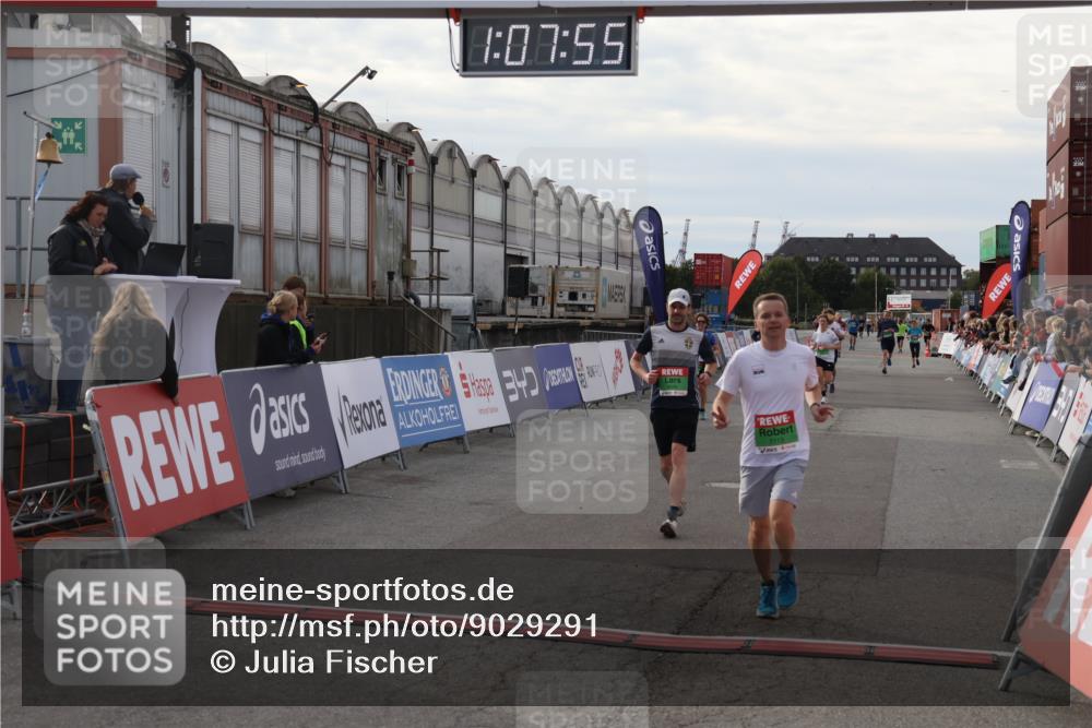 03.10.2025 - Köhlbrandbrückenlauf Julia Fischer http://msf.ph/oto/9029291 03.10.2025 16:07:55 Ziel 7085, 7335, 7588, 7674, 7713, 7763, 7780, 8035, 8824, 9096, 9099 meine-sportfotos.de
