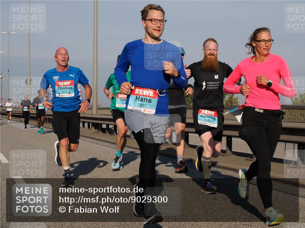 03.10.2025 - Köhlbrandbrückenlauf Fabian Wolf http://msf.ph/oto/9029300 03.10.2025 09:44:16 Position 3 3079, 2815, 2801, 3335 meine-sportfotos.de