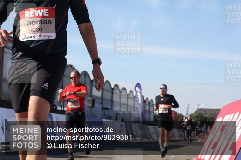 03.10.2025 - Köhlbrandbrückenlauf Luisa Fischer http://msf.ph/oto/9029301 03.10.2025 13:01:08 Ziel 4039, 4069, 4140, 4407, 4425, 4512, 5779, 6614 meine-sportfotos.de