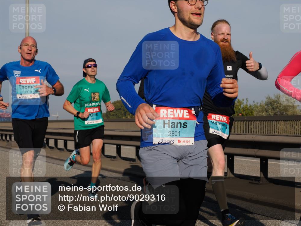 03.10.2025 - Köhlbrandbrückenlauf Fabian Wolf http://msf.ph/oto/9029316 03.10.2025 09:44:17 Position 3 3079, 2815, 2801, 335 meine-sportfotos.de