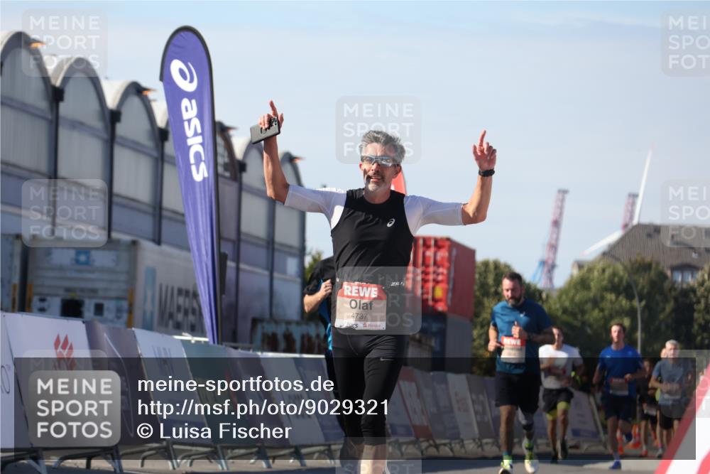 03.10.2025 - Köhlbrandbrückenlauf Luisa Fischer http://msf.ph/oto/9029321 03.10.2025 13:01:13 Ziel 4039, 4140, 4737, 5779, 6307, 6614 meine-sportfotos.de