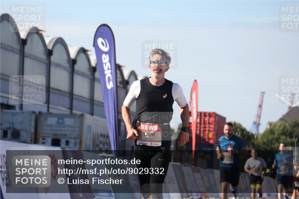 03.10.2025 - Köhlbrandbrückenlauf Luisa Fischer http://msf.ph/oto/9029332 03.10.2025 13:01:14 Ziel 4039, 4140, 4737, 5779, 6307, 6614 meine-sportfotos.de