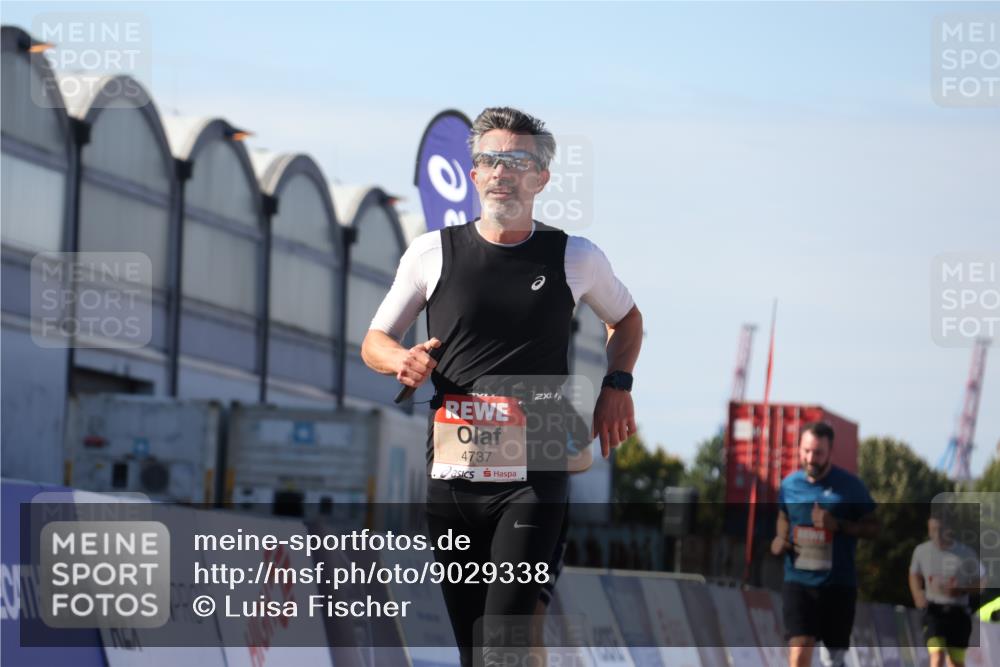 03.10.2025 - Köhlbrandbrückenlauf Luisa Fischer http://msf.ph/oto/9029338 03.10.2025 13:01:14 Ziel 4039, 4140, 4737, 5779, 6307, 6614 meine-sportfotos.de