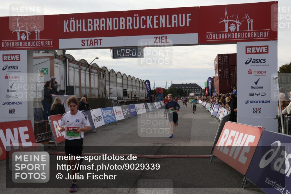 03.10.2025 - Köhlbrandbrückenlauf Julia Fischer http://msf.ph/oto/9029339 03.10.2025 16:08:03 Ziel 7085, 7319, 7335, 7494, 7713, 8824, 9072, 9096, 9543 meine-sportfotos.de