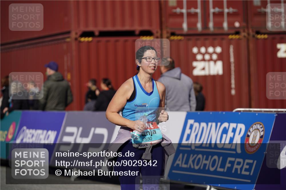 03.10.2025 - Köhlbrandbrückenlauf Michael Burmester http://msf.ph/oto/9029342 03.10.2025 10:34:08 Ziel 1497, 1606, 2311, 2530, 2578, 3388 meine-sportfotos.de