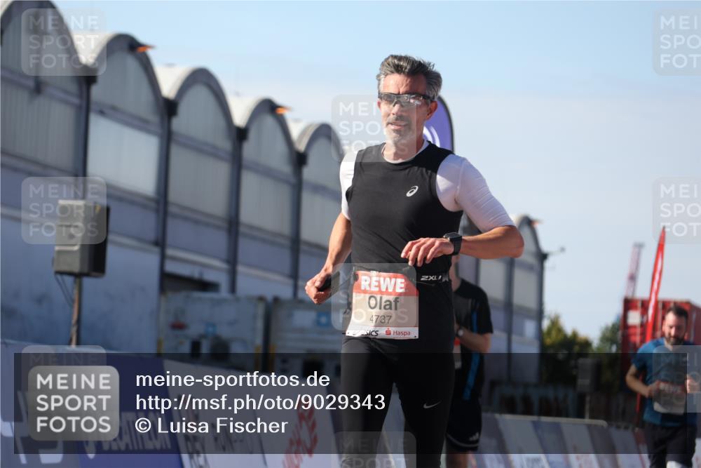 03.10.2025 - Köhlbrandbrückenlauf Luisa Fischer http://msf.ph/oto/9029343 03.10.2025 13:01:15 Ziel 4039, 4737, 5779, 6307, 6614 meine-sportfotos.de