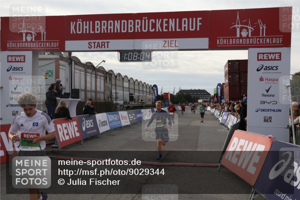 03.10.2025 - Köhlbrandbrückenlauf Julia Fischer http://msf.ph/oto/9029344 03.10.2025 16:08:04 Ziel 7085, 7319, 7335, 7494, 7713, 8824, 9072, 9096, 9543 meine-sportfotos.de