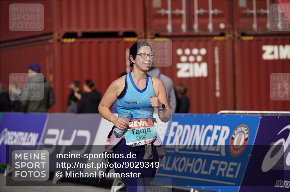 03.10.2025 - Köhlbrandbrückenlauf Michael Burmester http://msf.ph/oto/9029349 03.10.2025 10:34:08 Ziel 1497, 1606, 2311, 2530, 2578, 3388 meine-sportfotos.de
