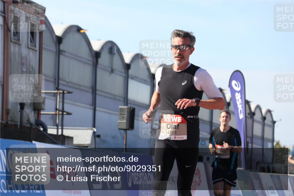 03.10.2025 - Köhlbrandbrückenlauf Luisa Fischer http://msf.ph/oto/9029351 03.10.2025 13:01:15 Ziel 4039, 4737, 5779, 6307, 6614 meine-sportfotos.de