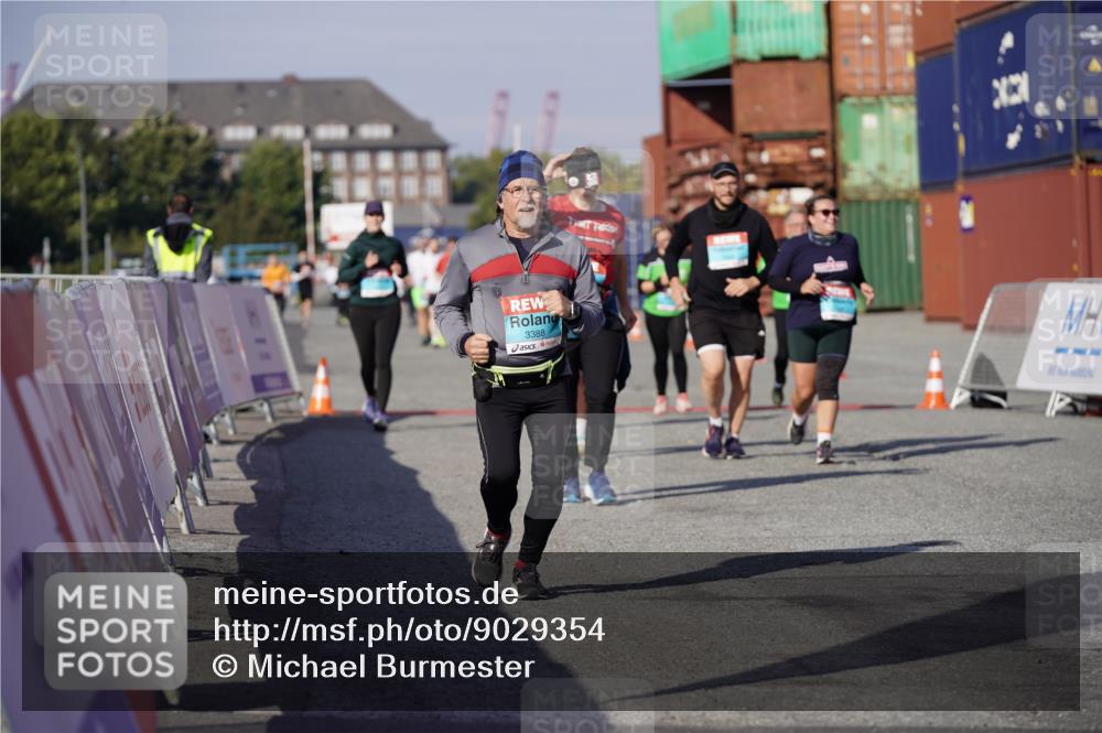 03.10.2025 - Köhlbrandbrückenlauf Michael Burmester http://msf.ph/oto/9029354 03.10.2025 10:34:10 Ziel 1497, 1606, 2271, 2311, 2530, 2578, 3324, 3388 meine-sportfotos.de