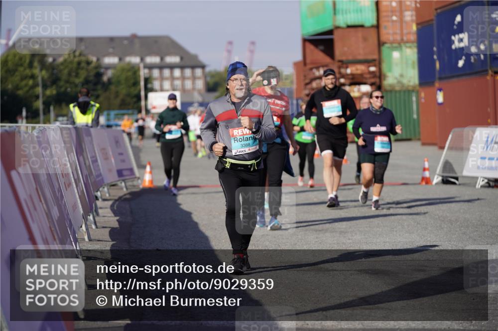 03.10.2025 - Köhlbrandbrückenlauf Michael Burmester http://msf.ph/oto/9029359 03.10.2025 10:34:10 Ziel 1497, 1606, 2271, 2311, 2530, 2578, 3324, 3388 meine-sportfotos.de