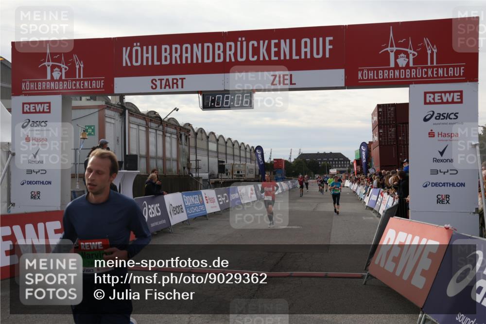 03.10.2025 - Köhlbrandbrückenlauf Julia Fischer http://msf.ph/oto/9029362 03.10.2025 16:08:06 Ziel 7085, 7319, 7335, 7494, 8824, 9072, 9096, 9543 meine-sportfotos.de