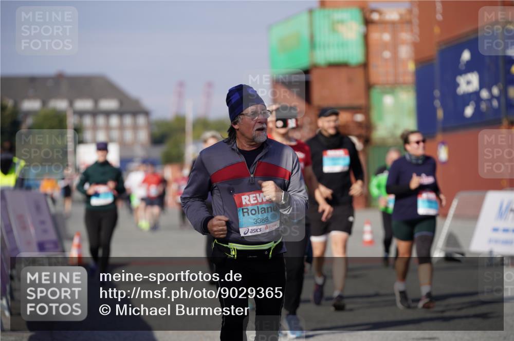 03.10.2025 - Köhlbrandbrückenlauf Michael Burmester http://msf.ph/oto/9029365 03.10.2025 10:34:12 Ziel 1497, 1606, 2011, 2020, 2271, 2311, 2530, 2578, 3324, 3388 meine-sportfotos.de