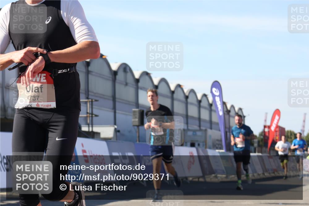 03.10.2025 - Köhlbrandbrückenlauf Luisa Fischer http://msf.ph/oto/9029371 03.10.2025 13:01:17 Ziel 4039, 4737, 5779, 5915, 6307, 6614 meine-sportfotos.de