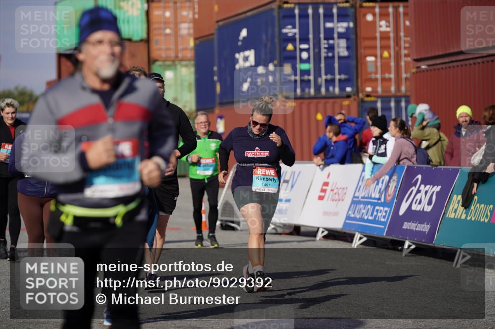 03.10.2025 - Köhlbrandbrückenlauf Michael Burmester http://msf.ph/oto/9029392 03.10.2025 10:34:13 Ziel 1497, 1606, 2011, 2020, 2271, 2311, 2578, 3324, 3388 meine-sportfotos.de