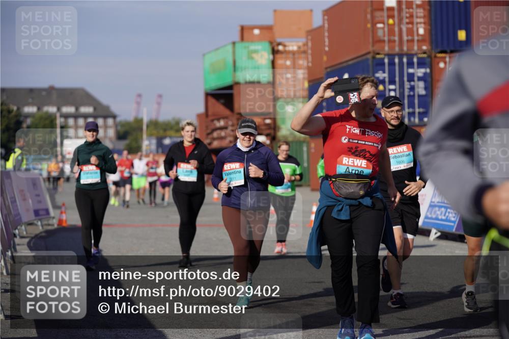 03.10.2025 - Köhlbrandbrückenlauf Michael Burmester http://msf.ph/oto/9029402 03.10.2025 10:34:15 Ziel 1497, 1606, 2011, 2020, 2271, 2311, 2578, 3324, 3388 meine-sportfotos.de