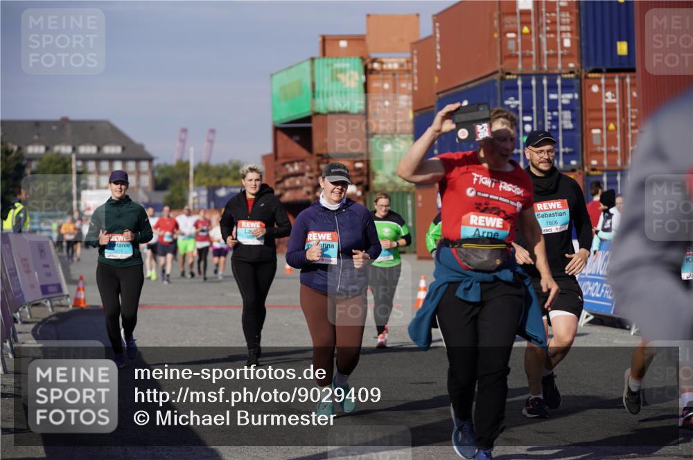 03.10.2025 - Köhlbrandbrückenlauf Michael Burmester http://msf.ph/oto/9029409 03.10.2025 10:34:15 Ziel 1497, 1606, 2011, 2020, 2271, 2311, 2578, 3324, 3388 meine-sportfotos.de